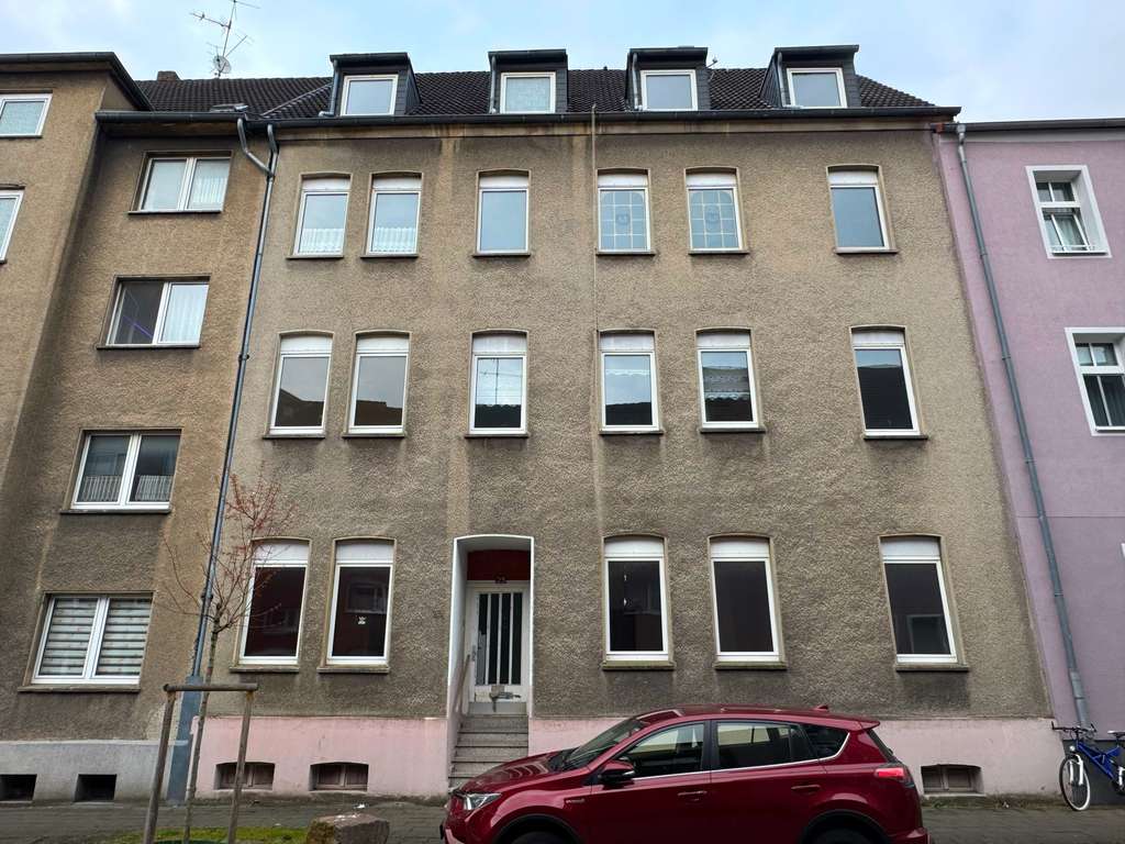 Leerstehendes Mehrfamilienhaus mit Sanierungsbedarf in Gelsenkirchen-Schalke