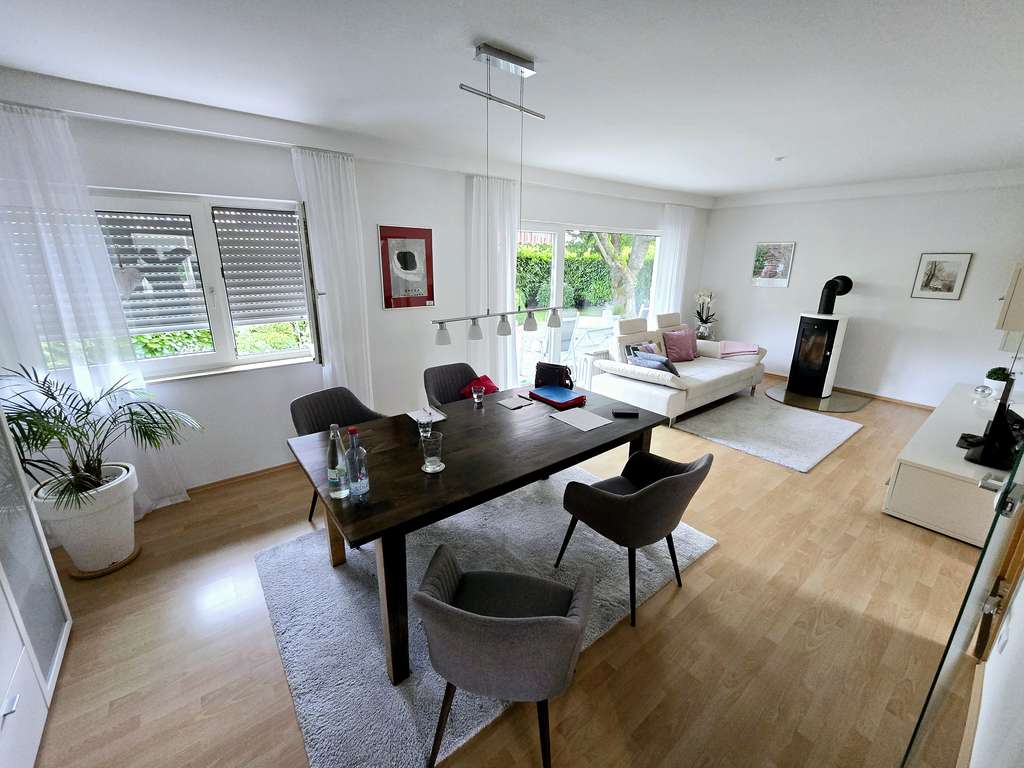 Einfamilienhaus mit großen Garten 