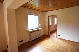 Zweifamilienhaus mit 3 Garagen und Hallengarage in ländlicher Lage – Die vollständige Adresse der Immobilie erhältst du vom Anbieter., 58091 Dahl, Hagen – Vorschaubild 5