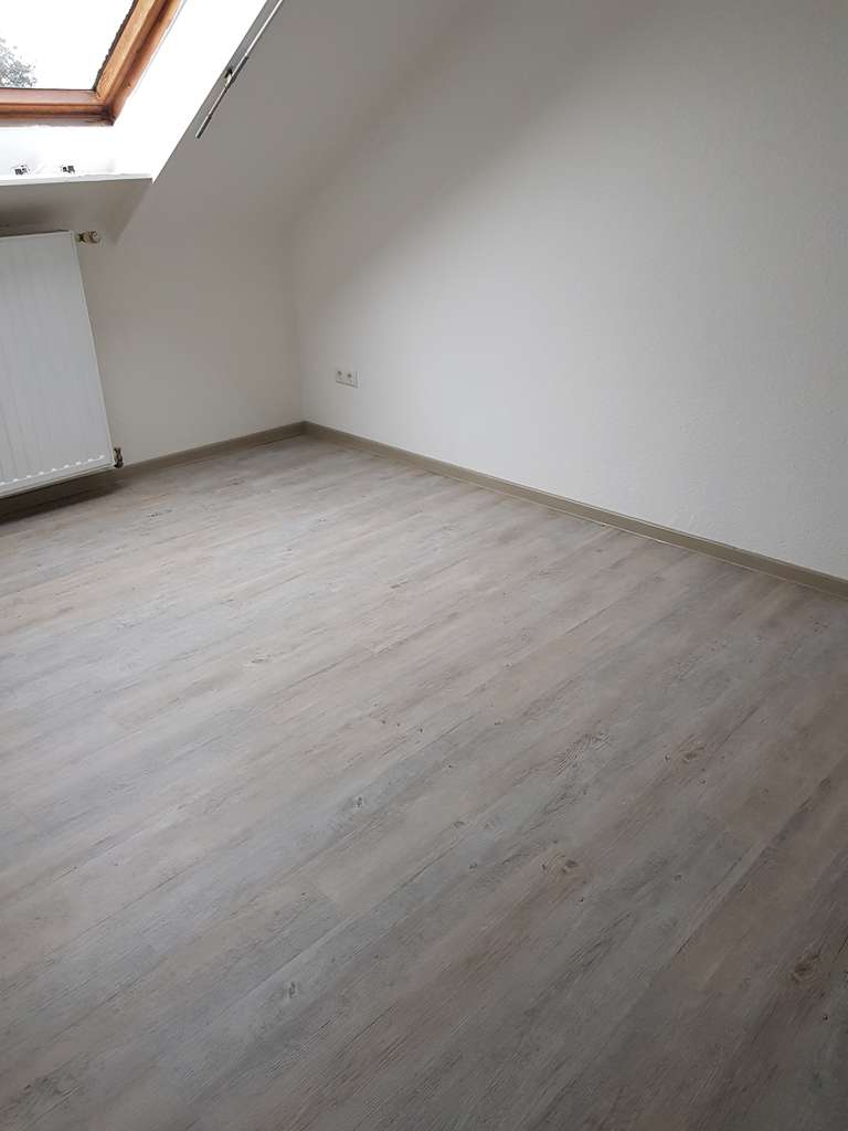 Immobilie in Enkenbach-Alsenborn - Dachgeschoss-Glück: 2 ZKB, renoviert in Enkenbach-Alsenborn - Bild 4