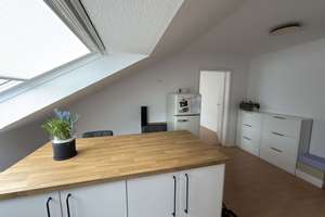 Hell und wohnlich: Zwei Zimmer im Dachgeschoss – 40217 Unterbilk, Düsseldorf – Vorschaubild 4