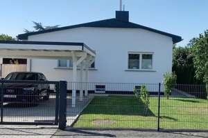 Moderner vollmöblierter Bungalow mit 236 m² Wohn- Nutzfläche, Gartenhaus, Carport, großer Garten