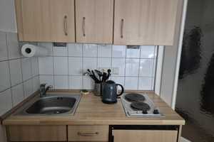 Zentrales City-Apartment, vollmöbliert, auf der 3. Etage mit Lift – Düsseldorf – Vorschaubild 3