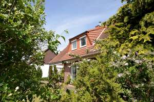 Schönes, klassisches Einfamilienhaus mit Klinkerfassade, Keller + Garage. – Die vollständige Adresse der Immobilie erhältst du vom Anbieter., 38259 Salzgitter-Bad, Salzgitter – Vorschaubild 9