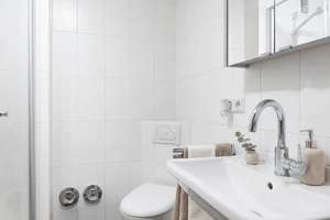 Kapitalanlage in Frankfurt-Niederrad: Vermietete 2-Zimmer-Wohnung mit Terrasse und Stellplatz – 60528 Niederrad, Frankfurt am Main – Vorschaubild 3
