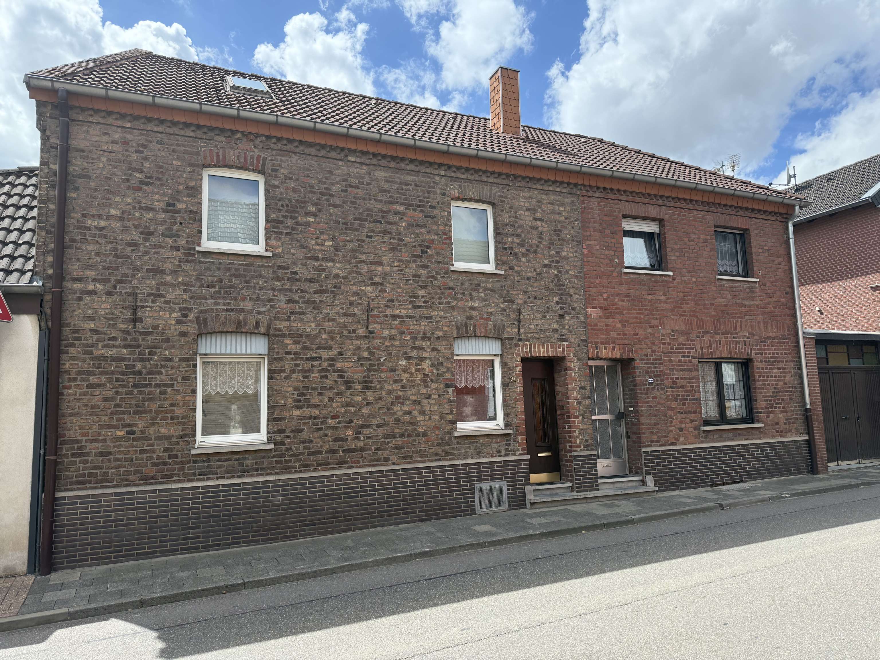 7-Zimmer Reihenmittelhaus in Baesweiler-Setterich mit 191 m² Wohnfläche, Aachen Kreis – Bild 1