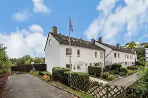 Reihenendhaus in ruhiger Lage mit traumhaftem Ausblick! – Main-Taunus-Kreis – Vorschaubild 1