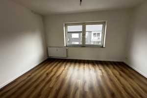 Frisch sanierte, gut geschnittene 2 Zimmer Wohnung mit Balkon – Fuchsstraße 84, 47055 Duisburg – Vorschaubild 1