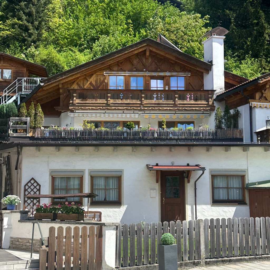 2 Familien- Traditionshaus im historischem Kern der Altstadt mit Gebirgsblick (Ludwigstraße)