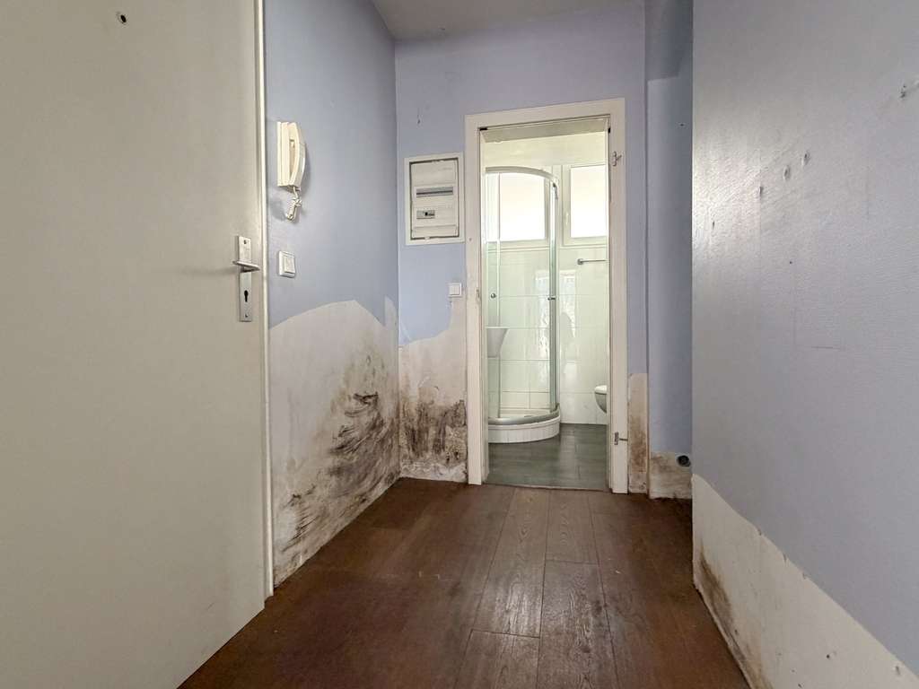 Immobilie in Düsseldorf - Golzheim: Frühling im neuen Zuhause - sanierungsbedürftige 1-Zimmer-Wohnung mit Südbalkon! - Bild 4