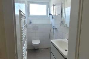 Große 4-Zimmer-Wohnung mit Balkon zu vermieten! – Gerhardstraße 30, 27576 Lehe, Bremerhaven – Vorschaubild 2