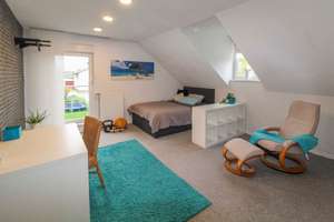 Stilvolles Architektenhaus mit A+ Energieeffizienzklasse und freiem Blick auf die Felsburg. – Die vollständige Adresse der Immobilie erhältst du vom Anbieter., 34587 Felsberg – Vorschaubild 9