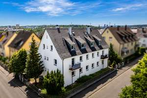 ANLEGER AUFGEPASST: 2 DHH mit 6 WE & 56.880 € KM p. a. in Zuffenhausen!