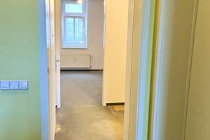 2 Zimmer Altbauwohnung mit Balkon im schönen Samariterkiez – Ebertystraße 32, 10245 Friedrichshain, Berlin – Vorschaubild 2