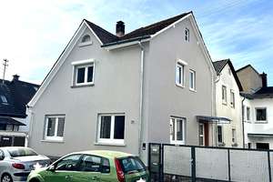 Klein, fein, voller Charme – liebevoll saniertes Wohlfühlhaus mit Kamin und Gartenidylle in Dreieich – Mainzer Str.  31, 63303 Dreieich – Vorschaubild 1