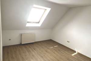 GEPFLEGTE 2-ZIMMER DACHGESCHOSSWOHNUNG IM HERZEN VON WIESBADEN-BIEBRICH