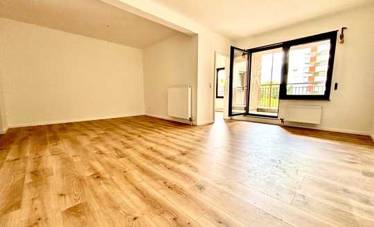 Provisionsfreie, neu renovierte 2 Zimmerwohnung mit Balkon, Aufzug und Tiefgarage in Speyer