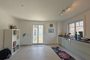 Tolle 4-Zimmer-Maisonettewohnung mit ruhiger Loggia und zwei Bädern – Die vollständige Adresse der Immobilie erhältst du vom Anbieter., 81739 Waldperlach, München – Vorschaubild 5