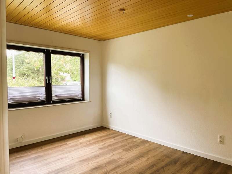 Immobilie in Schwanewede - *Achtung Preisreduktion!*
Viel Potential - Teilvermietetes Zweifamilienhaus inkl. Baugrundstück - Bild 3