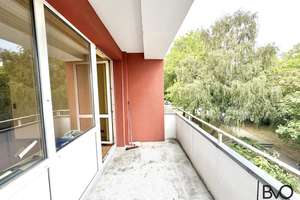 Endetagenwohnung mit Balkon und Stellplatz. Renovierungsbedürftig
