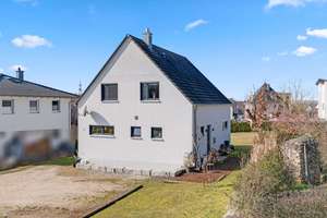 Einzigartiger Baustil! Neuwertiges Einfamilienhaus mit WU-Keller und Galerie in naturnaher Lage – Die vollständige Adresse der Immobilie erhältst du vom Anbieter., 91361 Pinzberg – Vorschaubild 7