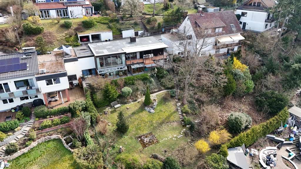 Immobilie in Schlangenbad - Haus in attraktiver Hanglage mit Weitblick und Garten in Schlangenbad-Wambach - Bild 1