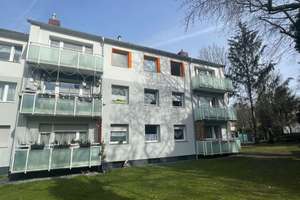 *sanierte Erdgeschosswohnung mit Balkon*