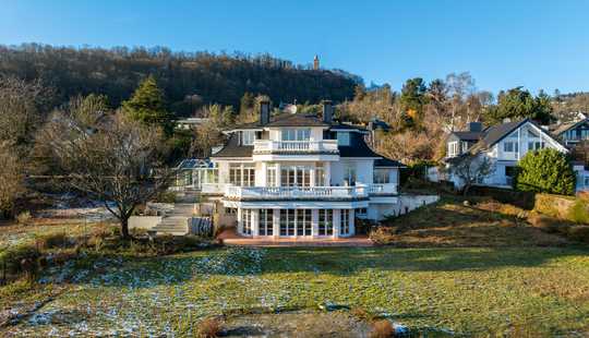 Bild von Luxusvilla mit unverbaubarem Skylineblick über Frankfurt & Kronberg