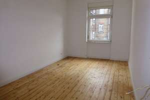 Komplett sanierte Altbauwohnung mit Tageslichtbad und Dielenböden in ruhigem Hinterhaus!