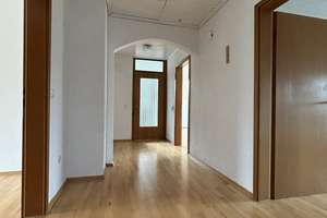 Viel Platz für zwei Familien – ZFH mit Balkon, Terrasse und großem Grundstück in 91719 Heidenheim – Die vollständige Adresse der Immobilie erhältst du vom Anbieter., 91719 Heidenheim – Vorschaubild 12