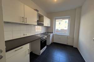 Sanierte schöne 2,5-Zimmer-Wohnung in Kiel-Gaarden-Ost – Gazellenstraße 12, 24143 Gaarden-Ost, Kiel – Vorschaubild 1