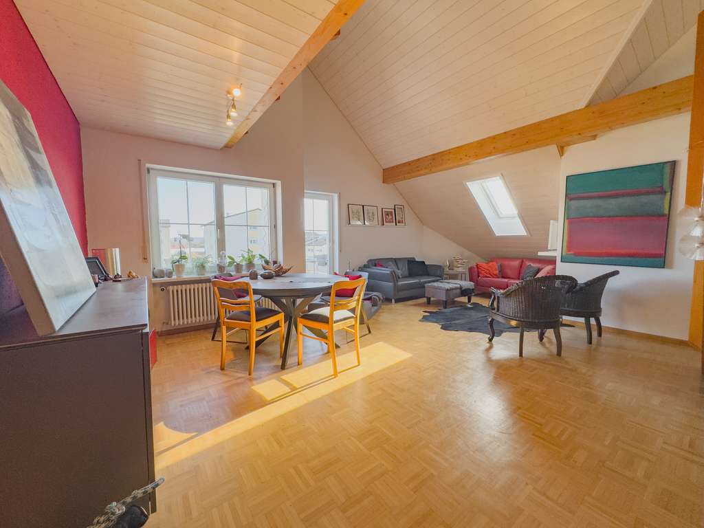 Immobilie in Lottstetten - Stilvolle Maisonettewohnung mit sonnigem Balkon und Blick ins Grüne – Wohnen in attraktiver Grenz... - Bild 0