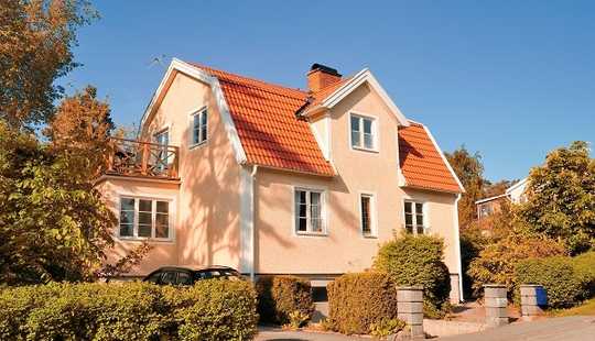 Bild von 2-Familienhaus mit Garagengebäude