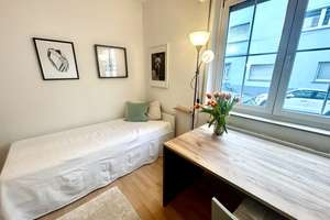 *Möbliertes WG-Zimmer* mit EBK und allg. Balkon