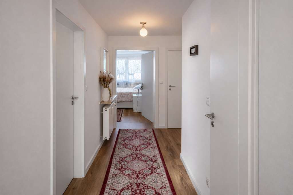 Immobilie in Benediktbeuern - Vermietete 2,5-Zimmer-Dachgeschosswohnung mit Bergblick und Stellplatz - Bild 4