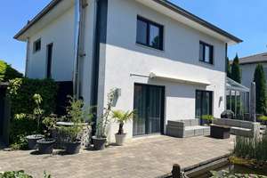 Modernes Einfamilienhaus mit Wintergarten, Doppelgarage und liebevoll angelegtem Garten in Schwendi – Die vollständige Adresse der Immobilie erhältst du vom Anbieter., 88477 Schwendi – Vorschaubild 2