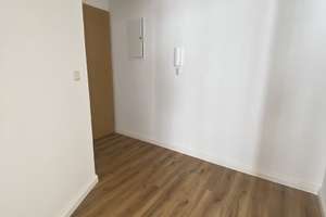 Frisch saniert, Neuer Bodenbelag, Tageslichtbad mit Wanne & Top Ausstattung – 39112 Sudenburg, Magdeburg – Vorschaubild 4