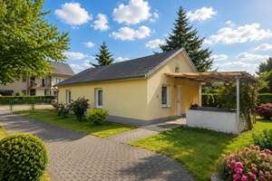 Ebenerdiger Bungalow mit flacher Dusche, 3 Zimmern, großer Diele und Essküche in Berlin Biesdorf – Die vollständige Adresse der Immobilie erhältst du vom Anbieter., 12683 Biesdorf, Berlin – Vorschaubild 3