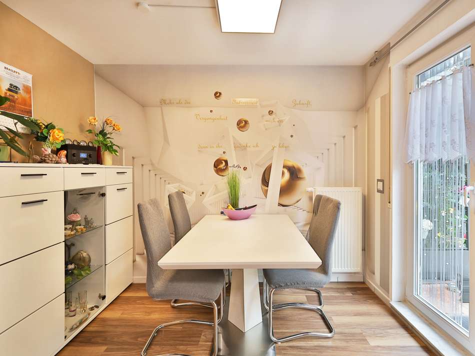 Essbereich in der Küche mit...