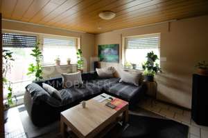 Vermietete, gut geschnittene 3-Zimmer Dachgeschosswohnung mit Balkon und Garage