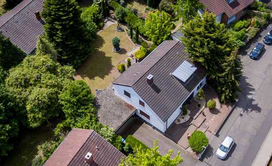 IHR NEUES ZUHAUSE: EFH mit ansprechender Architektur und großem Grundstück