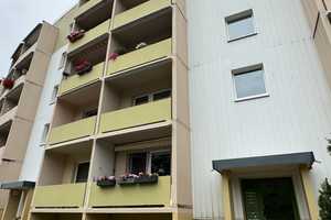 Idyllisch und vollst. renovierte 3-Raum-Wohnung im gehobenen Stil inkl. Einbauküche – Auerbachstraße 78, 7549 Gera – Vorschaubild 1