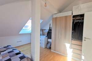 Traumhafte Dachgeschosswohnung mit Dachterrasse und EBK in Milbertshofen – Piccoloministr. 2, 80807 Milbertshofen, München – Vorschaubild 11