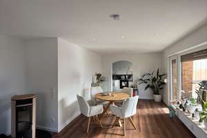 Hochwertige 3-Zimmer Wohnung mit Kamin, EBK,Balkon und Garten