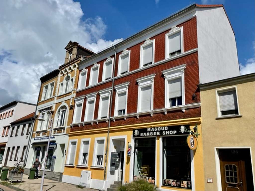 Immobilie in Dessau-Roßlau - Voll vermietetes Mehrfamilienhaus in zentraler Lage von Dessau-Roßlau – stabile Kapitalanlage - 5 WE - Bild 2