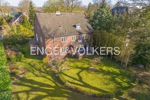 Freistehende Stadtvilla auf großzügigem, sonnigen Grundstück