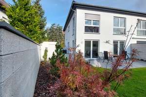 ELEGANTE DHH - NEUBAU - MIT 4 ZIMMERN, EBK, TERRASSE, GEPFLEGTER GARTEN, GARAGE AM HAUS, RUHIGE LAGE – Die vollständige Adresse der Immobilie erhältst du vom Anbieter., 64546 Mörfelden-Walldorf – Vorschaubild 8
