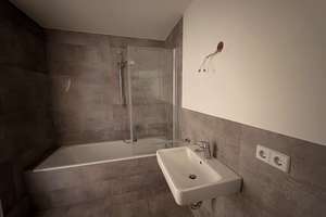 Helle 3,5-Zimmermaisonettewohnung mit neuem Bad und Dachterrasse! – Zschopauer Straße 142, 9126 Bernsdorf, Chemnitz – Vorschaubild 8