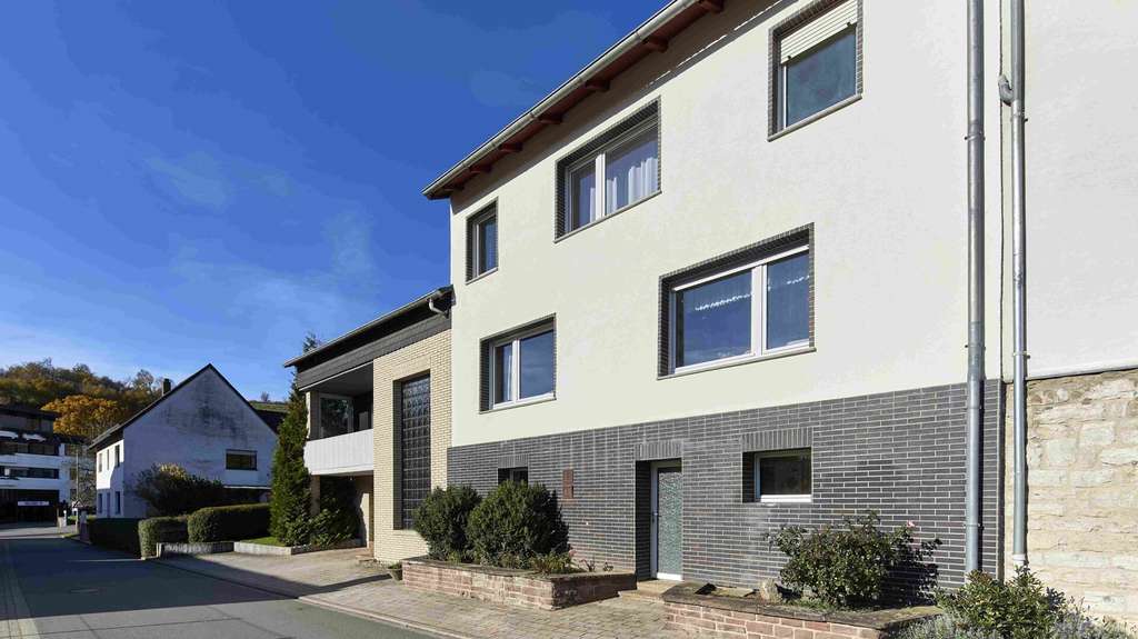 Immobilie in Beverungen - Charmante Doppelhaushälfte mit Garten & Weitblick - Bild 2