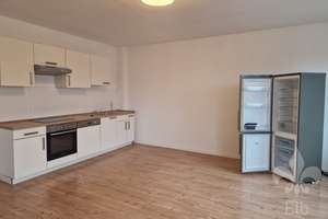 Helle und geräumige 3 Zimmer-Dachgeschosswohnung mit Einbauküche und Wanne in Stadtfeld-Ost – 39108 Stadtfeld Ost, Magdeburg – Vorschaubild 8